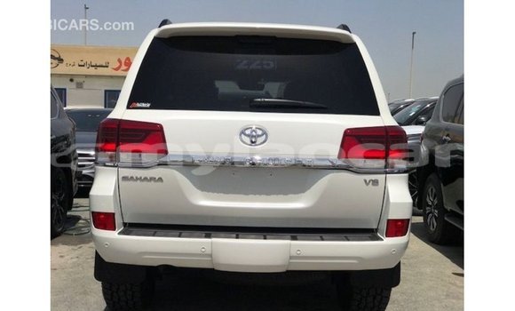 Acheter Import Voiture Toyota Land Cruiser Blanc à Import - Dubai, Attapeu Province Acheter Import Voiture Toyota Land Cruiser Blanc à Import - Dubai, Attapeu Province
