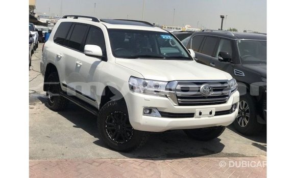Acheter Import Voiture Toyota Land Cruiser Blanc à Import - Dubai, Attapeu Province Acheter Import Voiture Toyota Land Cruiser Blanc à Import - Dubai, Attapeu Province
