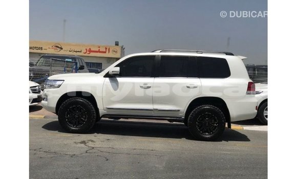 Acheter Import Voiture Toyota Land Cruiser Blanc à Import - Dubai, Attapeu Province Acheter Import Voiture Toyota Land Cruiser Blanc à Import - Dubai, Attapeu Province
