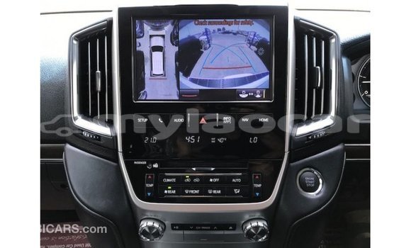 Acheter Import Voiture Toyota Land Cruiser Blanc à Import - Dubai, Attapeu Province Acheter Import Voiture Toyota Land Cruiser Blanc à Import - Dubai, Attapeu Province