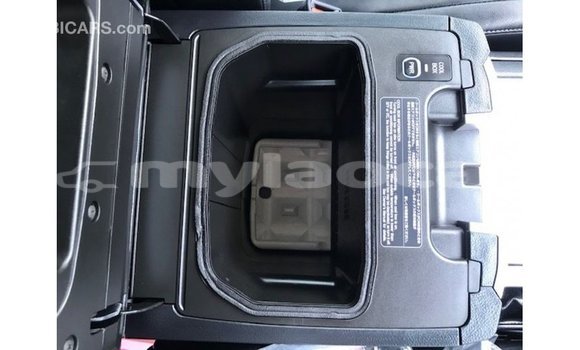 Acheter Import Voiture Toyota Land Cruiser Blanc à Import - Dubai, Attapeu Province Acheter Import Voiture Toyota Land Cruiser Blanc à Import - Dubai, Attapeu Province