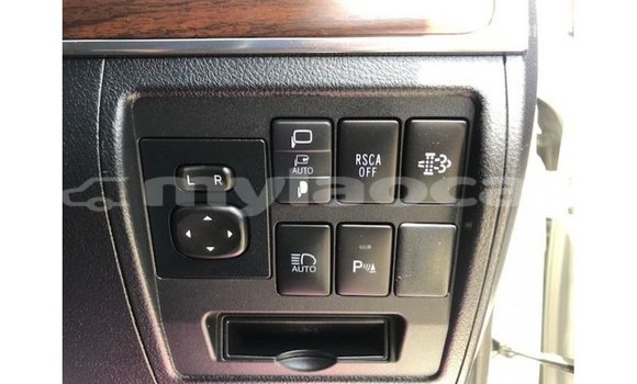 Acheter Import Voiture Toyota Land Cruiser Blanc à Import - Dubai, Attapeu Province Acheter Import Voiture Toyota Land Cruiser Blanc à Import - Dubai, Attapeu Province