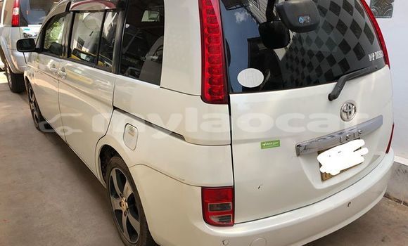 Buy Used Toyota ISis White Car in Vientiane in Vientiane Province Buy Used Toyota ISis White Car in Vientiane in Vientiane Province