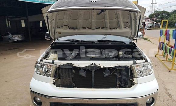 Buy Used Toyota Tundra White Car in Vientiane in Vientiane Province Buy Used Toyota Tundra White Car in Vientiane in Vientiane Province