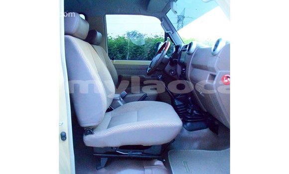 Buy Import Toyota Land Cruiser Beige Car in Import - Dubai in Attapeu Province Buy Import Toyota Land Cruiser Beige Car in Import - Dubai in Attapeu Province