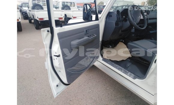 Buy Import Toyota Land Cruiser White Car in Import - Dubai in Attapeu Province Buy Import Toyota Land Cruiser White Car in Import - Dubai in Attapeu Province