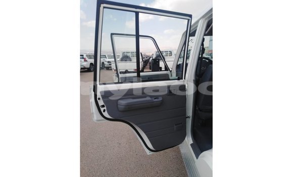 Buy Import Toyota Land Cruiser White Car in Import - Dubai in Attapeu Province Buy Import Toyota Land Cruiser White Car in Import - Dubai in Attapeu Province