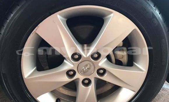 Buy Used Hyundai Elantra White Car in Vientiane in Vientiane Province Buy Used Hyundai Elantra White Car in Vientiane in Vientiane Province