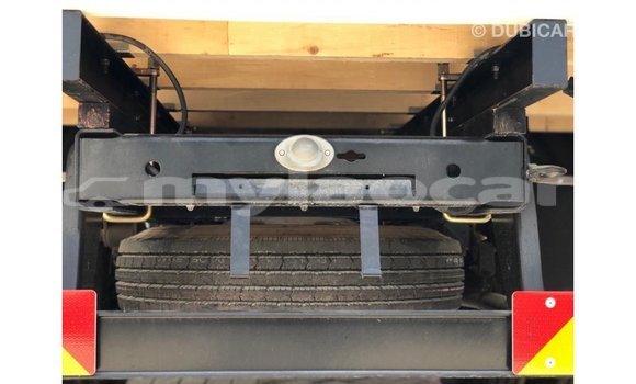 Acheter Import Voiture Mitsubishi Carisma Blanc à Import - Dubai, Attapeu Province Acheter Import Voiture Mitsubishi Carisma Blanc à Import - Dubai, Attapeu Province