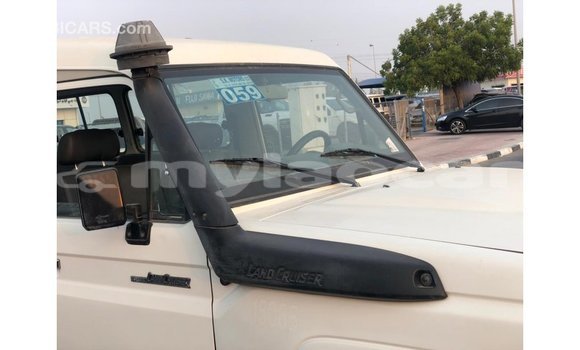 Buy Import Toyota Land Cruiser White Car in Import - Dubai in Attapeu Province Buy Import Toyota Land Cruiser White Car in Import - Dubai in Attapeu Province