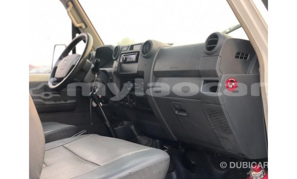 Buy Import Toyota Land Cruiser White Car in Import - Dubai in Attapeu Province Buy Import Toyota Land Cruiser White Car in Import - Dubai in Attapeu Province