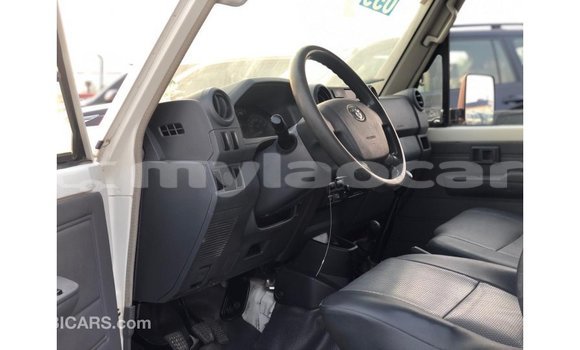 Buy Import Toyota Land Cruiser White Car in Import - Dubai in Attapeu Province Buy Import Toyota Land Cruiser White Car in Import - Dubai in Attapeu Province