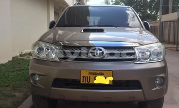 Buy Used Toyota Fortuner Brown Car in Vientiane in Vientiane Province Buy Used Toyota Fortuner Brown Car in Vientiane in Vientiane Province