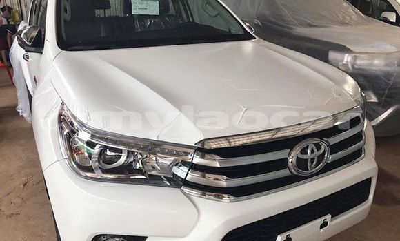 Buy Used Toyota Hilux White Car in Vientiane in Vientiane Province Buy Used Toyota Hilux White Car in Vientiane in Vientiane Province