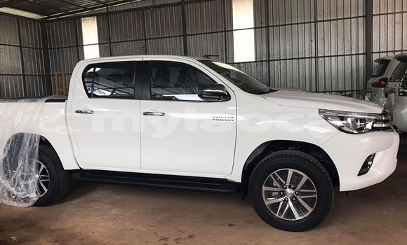 Buy Used Toyota Hilux White Car in Vientiane in Vientiane Province Buy Used Toyota Hilux White Car in Vientiane in Vientiane Province