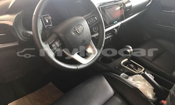 Buy Used Toyota Hilux White Car in Vientiane in Vientiane Province Buy Used Toyota Hilux White Car in Vientiane in Vientiane Province