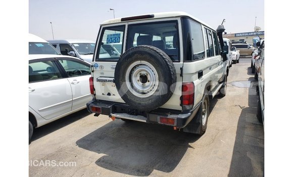 Buy Import Toyota Land Cruiser White Car in Import - Dubai in Attapeu Province Buy Import Toyota Land Cruiser White Car in Import - Dubai in Attapeu Province
