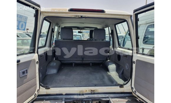 Buy Import Toyota Land Cruiser White Car in Import - Dubai in Attapeu Province Buy Import Toyota Land Cruiser White Car in Import - Dubai in Attapeu Province