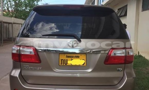 Buy Used Toyota Fortuner Brown Car in Vientiane in Vientiane Province Buy Used Toyota Fortuner Brown Car in Vientiane in Vientiane Province