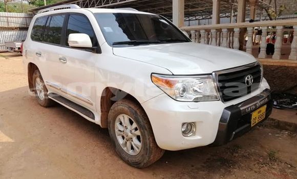 Acheter Occasion Voiture Toyota Land Cruiser Blanc à Vientiane, Vientiane Province Acheter Occasion Voiture Toyota Land Cruiser Blanc à Vientiane, Vientiane Province