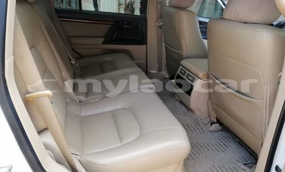 Acheter Occasion Voiture Toyota Land Cruiser Blanc à Vientiane, Vientiane Province Acheter Occasion Voiture Toyota Land Cruiser Blanc à Vientiane, Vientiane Province