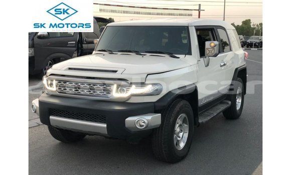 Buy Import Toyota FJ Cruiser White Car in Import - Dubai in Attapeu Province Buy Import Toyota FJ Cruiser White Car in Import - Dubai in Attapeu Province
