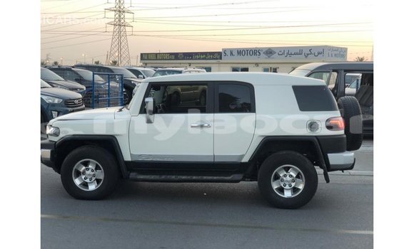 Buy Import Toyota FJ Cruiser White Car in Import - Dubai in Attapeu Province Buy Import Toyota FJ Cruiser White Car in Import - Dubai in Attapeu Province