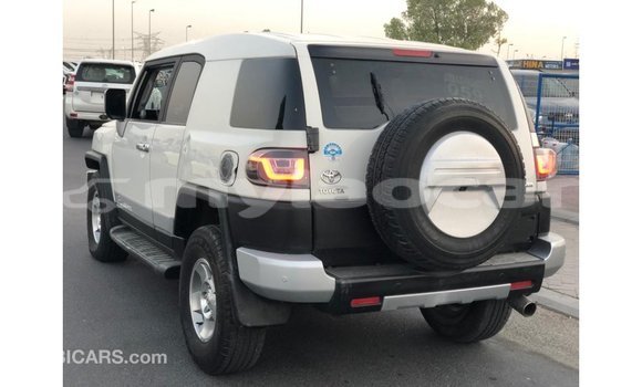 Buy Import Toyota FJ Cruiser White Car in Import - Dubai in Attapeu Province Buy Import Toyota FJ Cruiser White Car in Import - Dubai in Attapeu Province