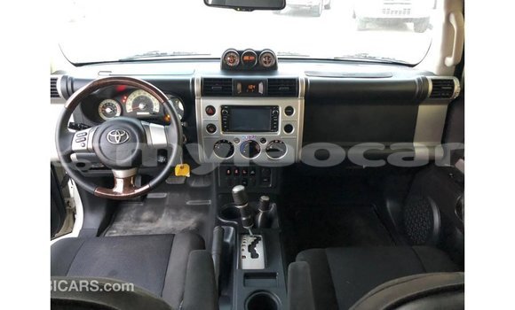 Buy Import Toyota FJ Cruiser White Car in Import - Dubai in Attapeu Province Buy Import Toyota FJ Cruiser White Car in Import - Dubai in Attapeu Province