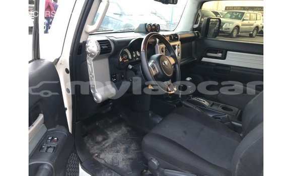 Buy Import Toyota FJ Cruiser White Car in Import - Dubai in Attapeu Province Buy Import Toyota FJ Cruiser White Car in Import - Dubai in Attapeu Province