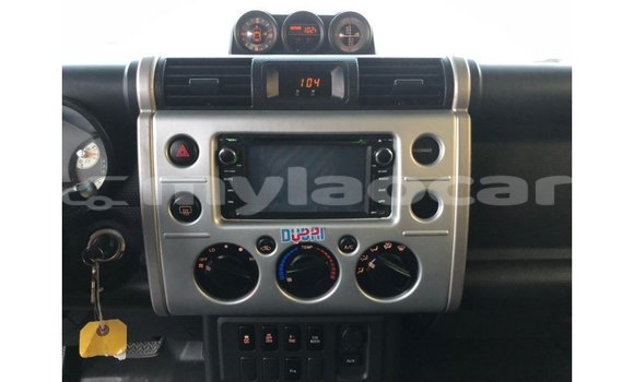 Buy Import Toyota FJ Cruiser White Car in Import - Dubai in Attapeu Province Buy Import Toyota FJ Cruiser White Car in Import - Dubai in Attapeu Province