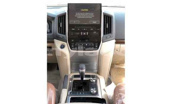 Buy Import Toyota Land Cruiser White Car in Import - Dubai in Attapeu Province Buy Import Toyota Land Cruiser White Car in Import - Dubai in Attapeu Province