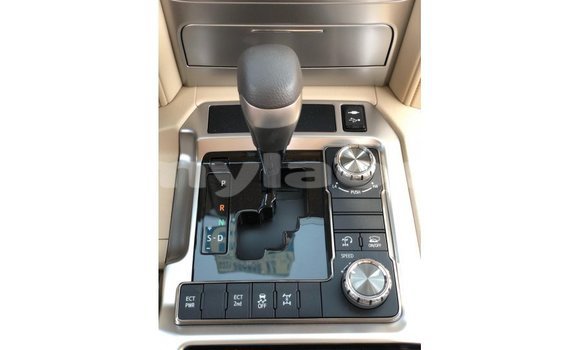 Buy Import Toyota Land Cruiser White Car in Import - Dubai in Attapeu Province Buy Import Toyota Land Cruiser White Car in Import - Dubai in Attapeu Province
