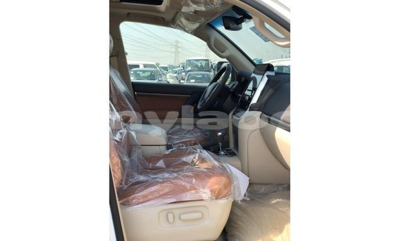 Buy Import Toyota Land Cruiser White Car in Import - Dubai in Attapeu Province Buy Import Toyota Land Cruiser White Car in Import - Dubai in Attapeu Province