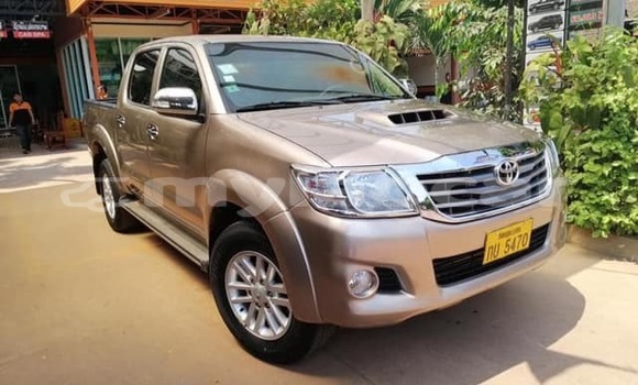 Acheter Occasion Voiture Toyota Hilux Beige à Vientiane, Vientiane Province Acheter Occasion Voiture Toyota Hilux Beige à Vientiane, Vientiane Province