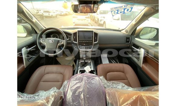 Buy Import Toyota Land Cruiser White Car in Import - Dubai in Attapeu Province Buy Import Toyota Land Cruiser White Car in Import - Dubai in Attapeu Province