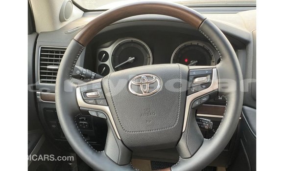 Buy Import Toyota Land Cruiser White Car in Import - Dubai in Attapeu Province Buy Import Toyota Land Cruiser White Car in Import - Dubai in Attapeu Province