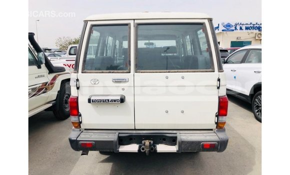 Buy Import Toyota Land Cruiser White Car in Import - Dubai in Attapeu Province Buy Import Toyota Land Cruiser White Car in Import - Dubai in Attapeu Province