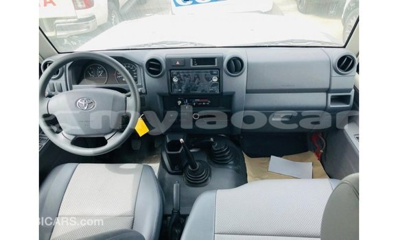 Buy Import Toyota Land Cruiser White Car in Import - Dubai in Attapeu Province Buy Import Toyota Land Cruiser White Car in Import - Dubai in Attapeu Province