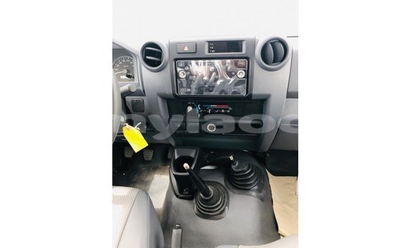 Buy Import Toyota Land Cruiser White Car in Import - Dubai in Attapeu Province Buy Import Toyota Land Cruiser White Car in Import - Dubai in Attapeu Province