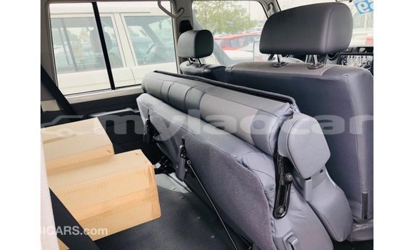 Buy Import Toyota Land Cruiser White Car in Import - Dubai in Attapeu Province Buy Import Toyota Land Cruiser White Car in Import - Dubai in Attapeu Province