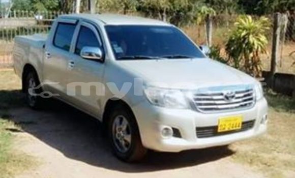 Buy Used Toyota Hilux White Car in Vientiane in Vientiane Province Buy Used Toyota Hilux White Car in Vientiane in Vientiane Province
