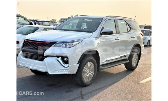 Acheter Import Voiture Toyota Fortuner Blanc à Import - Dubai, Attapeu Province Acheter Import Voiture Toyota Fortuner Blanc à Import - Dubai, Attapeu Province