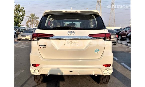 Acheter Import Voiture Toyota Fortuner Blanc à Import - Dubai, Attapeu Province Acheter Import Voiture Toyota Fortuner Blanc à Import - Dubai, Attapeu Province
