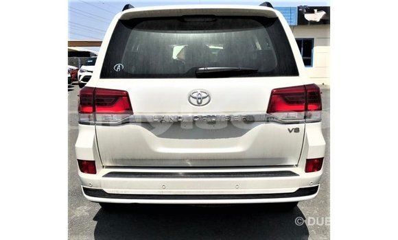 Acheter Import Voiture Toyota Land Cruiser Blanc à Import - Dubai, Attapeu Province Acheter Import Voiture Toyota Land Cruiser Blanc à Import - Dubai, Attapeu Province