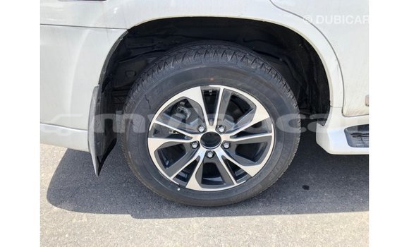 Acheter Import Voiture Toyota Land Cruiser Blanc à Import - Dubai, Attapeu Province Acheter Import Voiture Toyota Land Cruiser Blanc à Import - Dubai, Attapeu Province