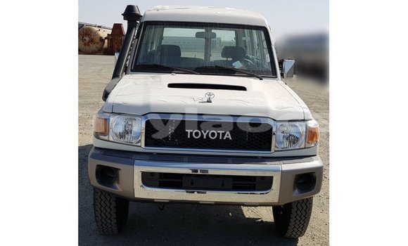 Buy Import Toyota Land Cruiser White Car in Import - Dubai in Attapeu Province