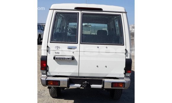 Buy Import Toyota Land Cruiser White Car in Import - Dubai in Attapeu Province Buy Import Toyota Land Cruiser White Car in Import - Dubai in Attapeu Province