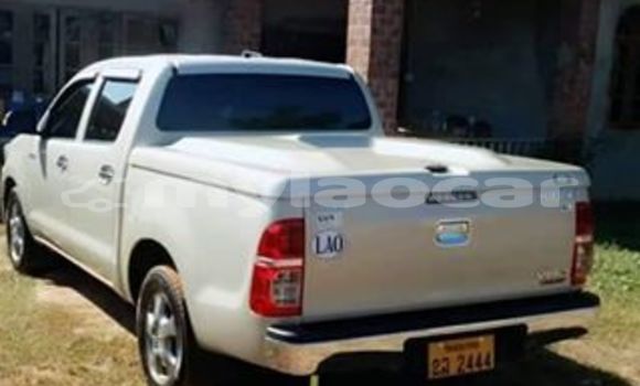 Buy Used Toyota Hilux White Car in Vientiane in Vientiane Province Buy Used Toyota Hilux White Car in Vientiane in Vientiane Province