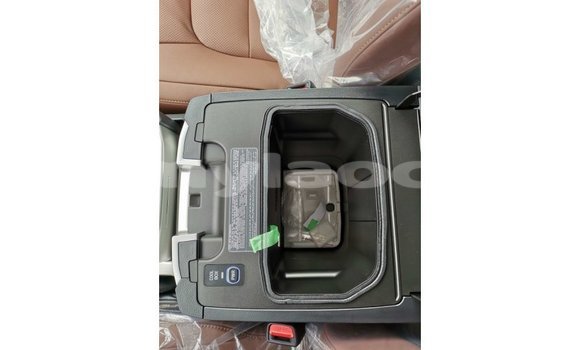 Buy Import Toyota Land Cruiser White Car in Import - Dubai in Attapeu Province Buy Import Toyota Land Cruiser White Car in Import - Dubai in Attapeu Province